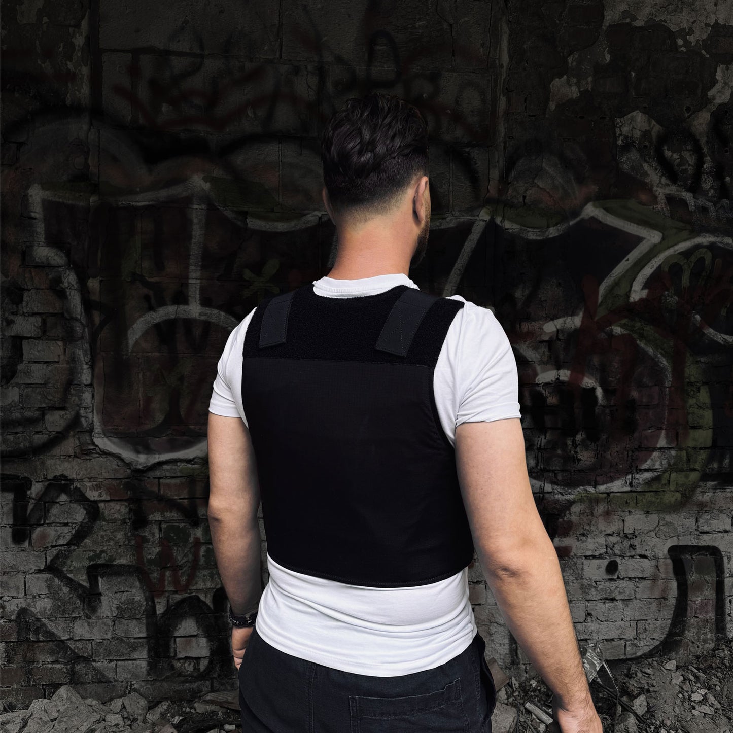 Kuulikindel varjatult kantav vest – must