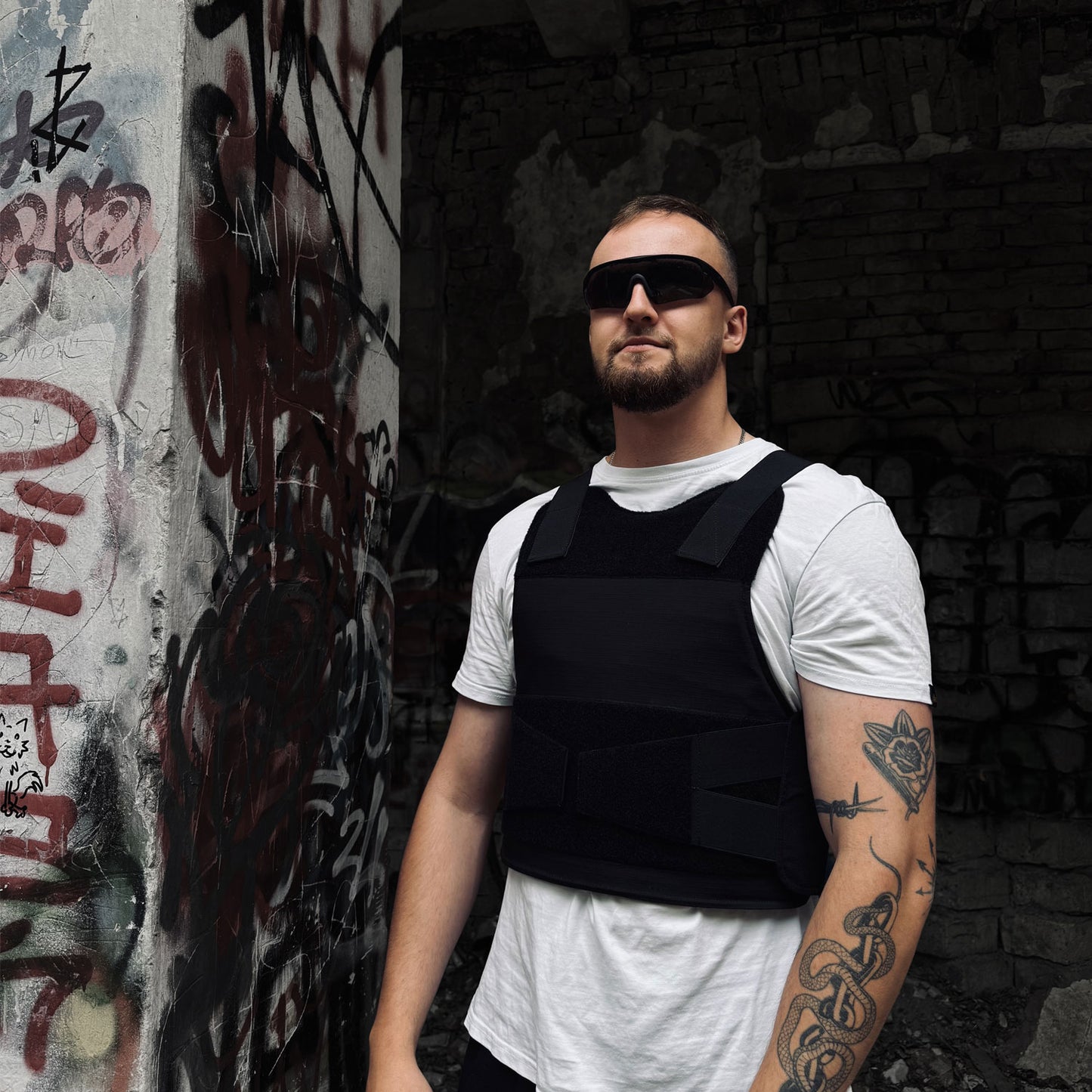 Kuulikindel varjatult kantav vest – must